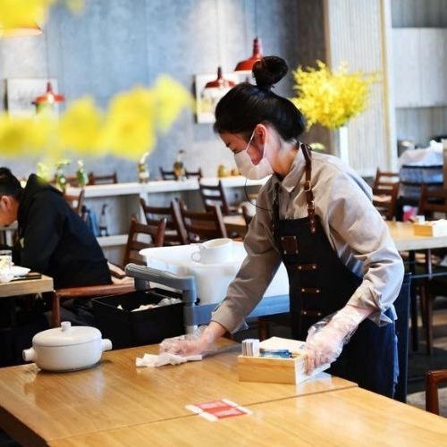 「店才開一個月就倒閉」，盤點 2025 年 6 大餐飲 「短命爆款」