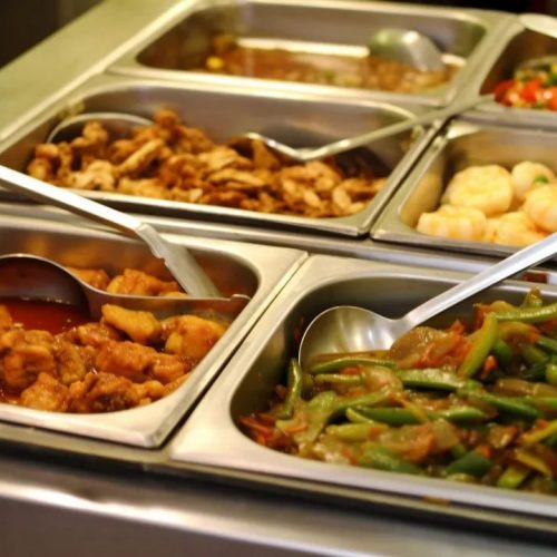 一條街 6 家賣自助盒飯，「盒飯效應」 席卷餐飲業
