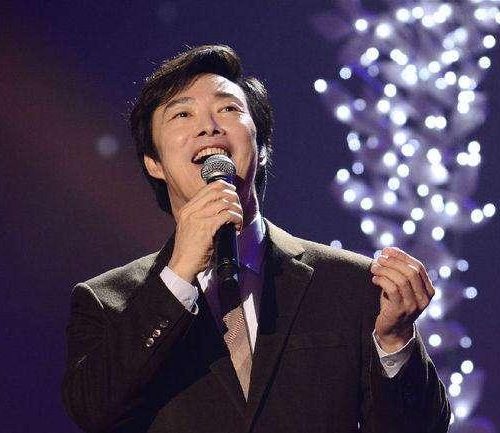 愛講黃段子的小哥，私下裡如此純愛少男
