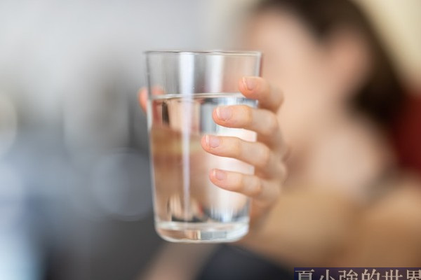 一個飲水量正常的普通人，大概 4 小時會上一次廁所