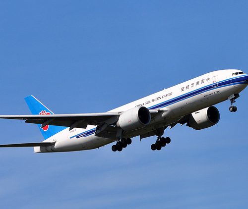 大陸國航、東航、南航上半年巨虧 開始動空乘和飛行員